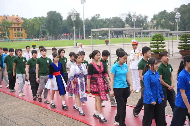 Thắp s&aacute;ng kh&aacute;t vọng tuổi trẻ b&ecirc;n Lăng B&aacute;c - Ảnh 7.