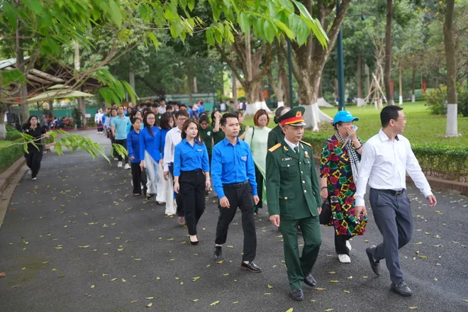 Thắp s&aacute;ng kh&aacute;t vọng tuổi trẻ b&ecirc;n Lăng B&aacute;c - Ảnh 13.