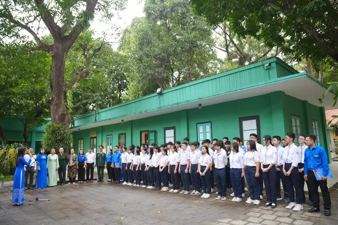 Thắp s&aacute;ng kh&aacute;t vọng tuổi trẻ b&ecirc;n Lăng B&aacute;c - Ảnh 20.