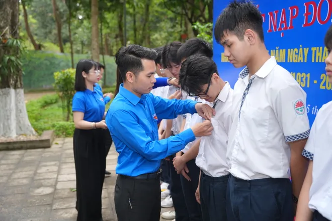 Thắp s&aacute;ng kh&aacute;t vọng tuổi trẻ b&ecirc;n Lăng B&aacute;c - Ảnh 24.