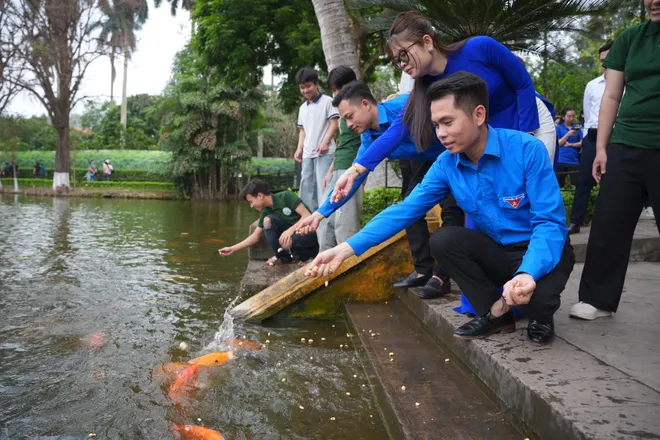 Thắp s&aacute;ng kh&aacute;t vọng tuổi trẻ b&ecirc;n Lăng B&aacute;c - Ảnh 15.