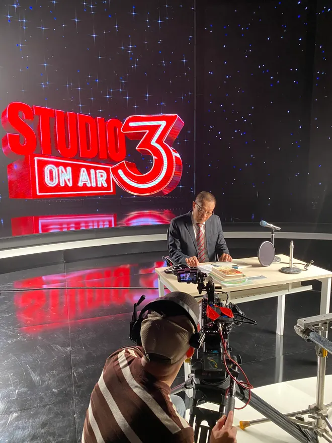 Nh&agrave; b&aacute;o Lại Văn S&acirc;m ghi h&igrave;nh chương tr&igrave;nh đặc biệt kỷ niệm VTV3 tr&ograve;n 30 tuổi - Ảnh 8.