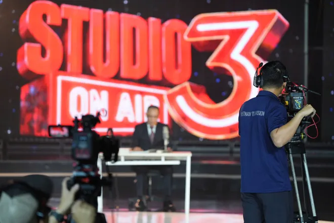 Nh&agrave; b&aacute;o Lại Văn S&acirc;m: "May qu&aacute; t&ocirc;i đ&atilde; về hưu! Xem VTV3 b&acirc;y giờ t&ocirc;i cảm thấy ch&oacute;ng mặt" - Ảnh 3.