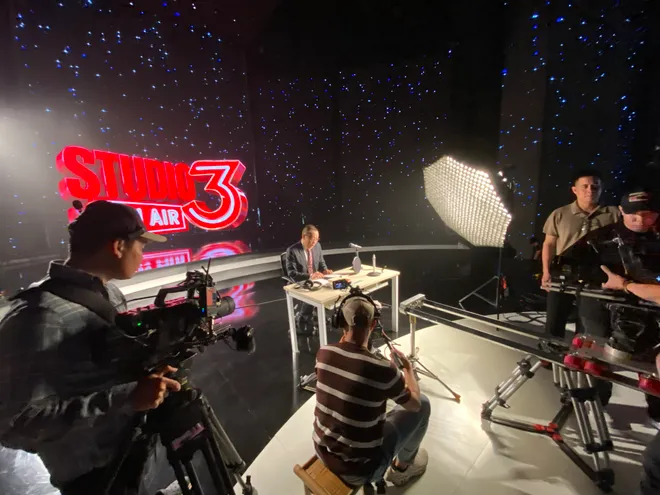 Nh&agrave; b&aacute;o Lại Văn S&acirc;m ghi h&igrave;nh chương tr&igrave;nh đặc biệt kỷ niệm VTV3 tr&ograve;n 30 tuổi - Ảnh 7.