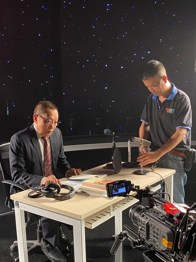 Nh&agrave; b&aacute;o Lại Văn S&acirc;m ghi h&igrave;nh chương tr&igrave;nh đặc biệt kỷ niệm VTV3 tr&ograve;n 30 tuổi - Ảnh 3.