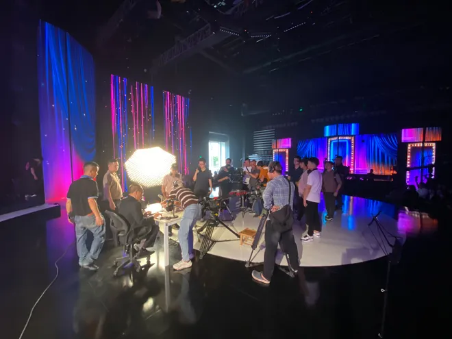 Nh&agrave; b&aacute;o Lại Văn S&acirc;m ghi h&igrave;nh chương tr&igrave;nh đặc biệt kỷ niệm VTV3 tr&ograve;n 30 tuổi - Ảnh 6.