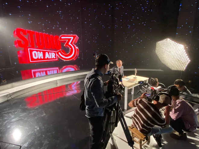 Nh&agrave; b&aacute;o Lại Văn S&acirc;m ghi h&igrave;nh chương tr&igrave;nh đặc biệt kỷ niệm VTV3 tr&ograve;n 30 tuổi - Ảnh 2.