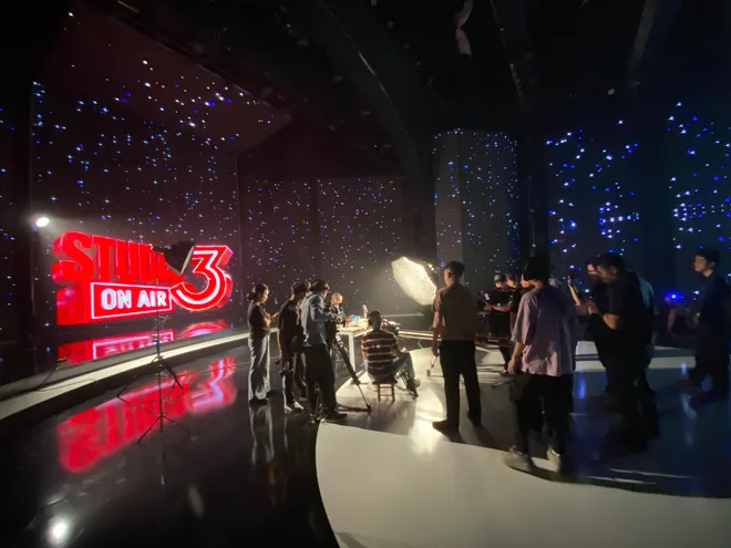 Nh&agrave; b&aacute;o Lại Văn S&acirc;m ghi h&igrave;nh chương tr&igrave;nh đặc biệt kỷ niệm VTV3 tr&ograve;n 30 tuổi - Ảnh 5.