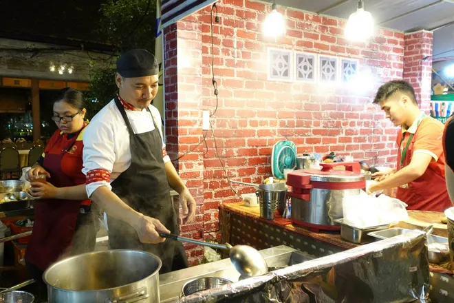 Người d&acirc;n TP Hồ Ch&iacute; minh h&agrave;o hứng trải nghiệm lễ hội ẩm thực h&agrave;ng đầu thế giới- Ảnh 14.