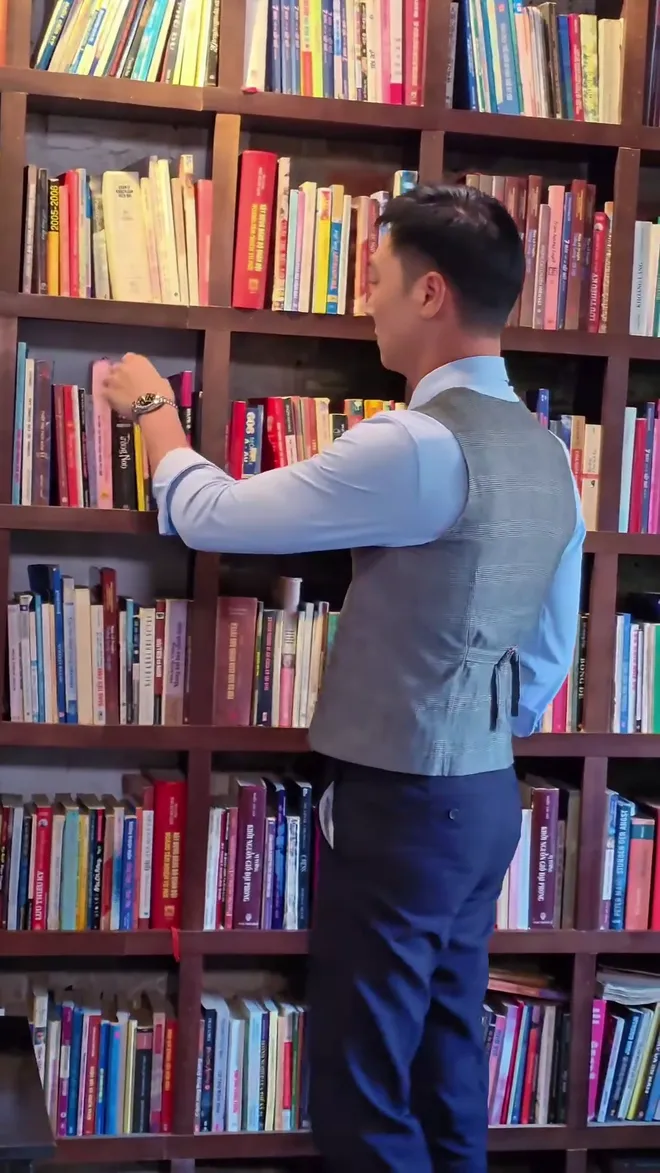 Bước chân vào đời: Lâm (Mạnh Trường) xen vào chuyện tình Quân - Thương?- Ảnh 5. Bước chân vào đời: Lâm (Mạnh Trường) xen vào chuyện tình Quân - Thương?- Ảnh 5.