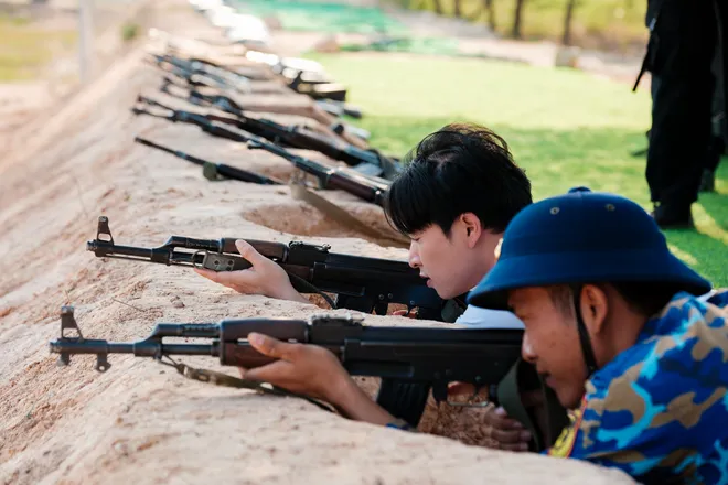 Đặc sắc đ&ecirc;m giao lưu nghệ thuật &ldquo;Nghệ sĩ v&igrave; biển, đảo qu&ecirc; hương&rdquo; tại V&ugrave;ng 2 Hải qu&acirc;n - Ảnh 7.