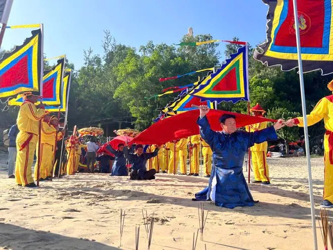 Lễ hội Cầu Ngư miền Trung: Mạch nguồn văn h&oacute;a v&agrave; kh&aacute;t vọng vươn khơi- Ảnh 6.