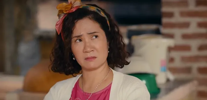 Ngược đường ngược nắng - Tập 1: Mai vừa về qu&ecirc; đ&atilde; gặp rắc rối với "oan gia" của gia đ&igrave;nh- Ảnh 7.