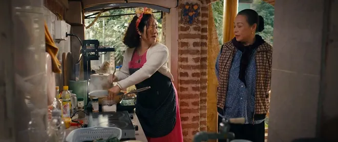 Ngược đường ngược nắng - Tập 1: Mai vừa về qu&ecirc; đ&atilde; gặp rắc rối với "oan gia" của gia đ&igrave;nh- Ảnh 9.