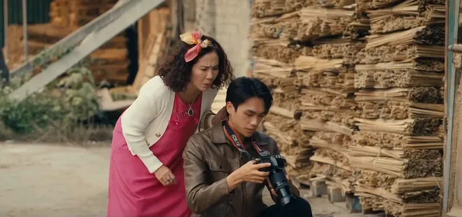 Ngược đường ngược nắng - Tập 1: Mai vừa về qu&ecirc; đ&atilde; gặp rắc rối với "oan gia" của gia đ&igrave;nh- Ảnh 14.