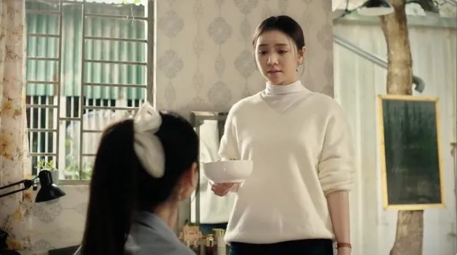 Bước ch&acirc;n v&agrave;o đời - Tập 18: Bố mẹ Qu&acirc;n li&ecirc;n tục g&acirc;y &aacute;p lực buộc Thương phải chia tay- Ảnh 7.