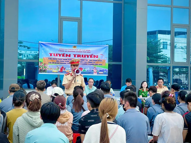 TP Hồ Chí Minh: Tập huấn thoát nạn và PCCC cho hàng loạt trường học, đơn vị - Ảnh 17.