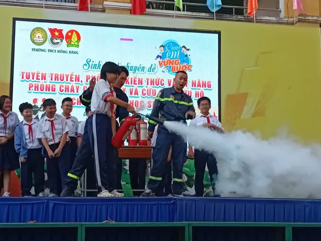 TP Hồ Chí Minh: Tập huấn thoát nạn và PCCC cho hàng loạt trường học, đơn vị - Ảnh 6.