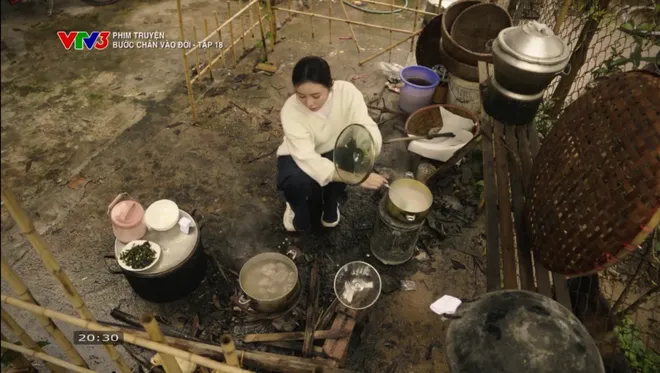 Bước ch&acirc;n v&agrave;o đời - Tập 18: Bố mẹ Qu&acirc;n li&ecirc;n tục g&acirc;y &aacute;p lực buộc Thương phải chia tay- Ảnh 5.