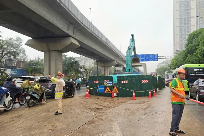 Hà Nội: Chủ động bảo đảm trật tự, an toàn giao thông tại các công trình chống ngập trên toàn thành phố - Ảnh 2.