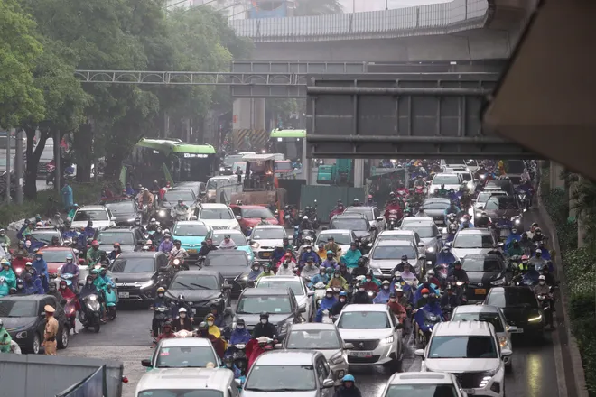 Hà Nội: Chủ động bảo đảm trật tự, an toàn giao thông tại các công trình chống ngập trên toàn thành phố - Ảnh 1.