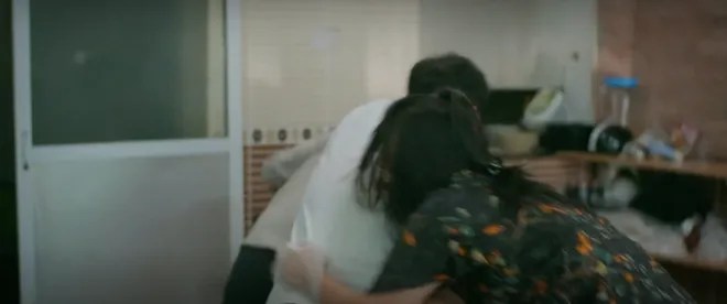 Đồng hồ đếm ngược - Tập 17: Vợ chồng bố đẻ đ&aacute;nh nhau, Th&agrave;nh bị đ&acirc;m v&agrave;o bụng - Ảnh 16.