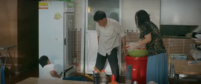 Đồng hồ đếm ngược - Tập 17: Vợ chồng bố đẻ đ&aacute;nh nhau, Th&agrave;nh bị đ&acirc;m v&agrave;o bụng - Ảnh 17.