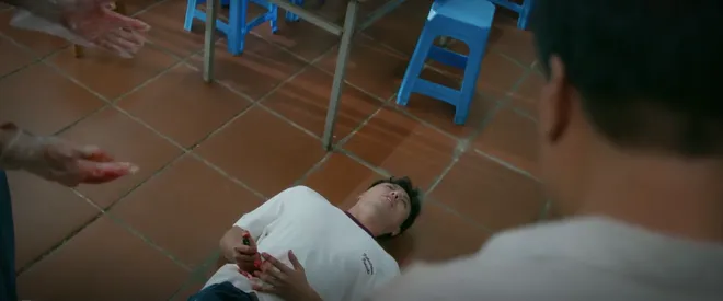 Đồng hồ đếm ngược - Tập 17: Vợ chồng bố đẻ đ&aacute;nh nhau, Th&agrave;nh bị đ&acirc;m v&agrave;o bụng - Ảnh 18.