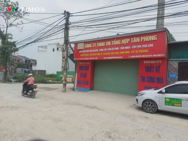 Nghệ An: Người dân sống tại trung tâm đô thị sống khổ sở tại tuyến đường bị bong tróc, đầy “ổ voi” - Ảnh 1.