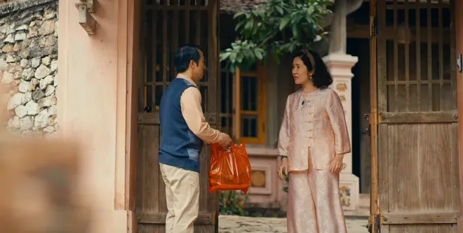 Ngược đường ngược nắng - Tập 5: Vợ chồng ông Trực dựng kịch "ăn vạ", Mai chấp nhận hẹn trai làng để có bằng chứng - Ảnh 4.