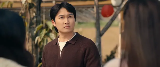 Ngược đường ngược nắng - Tập 6: Mai (Ngọc Huyền) mượn Trung (Đình Tú) làm "bình phong" cắt đuôi trai làng - Ảnh 5.