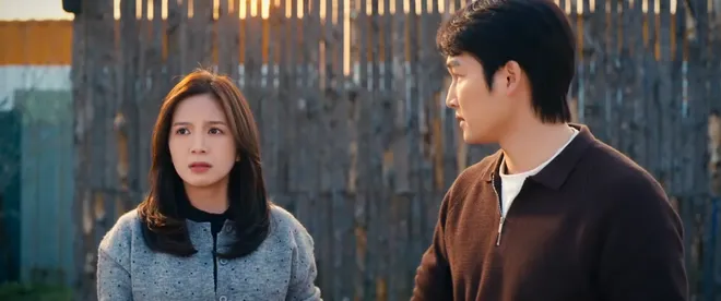 Ngược đường ngược nắng - Tập 6: Mai (Ngọc Huyền) mượn Trung (Đình Tú) làm "bình phong" cắt đuôi trai làng - Ảnh 10.