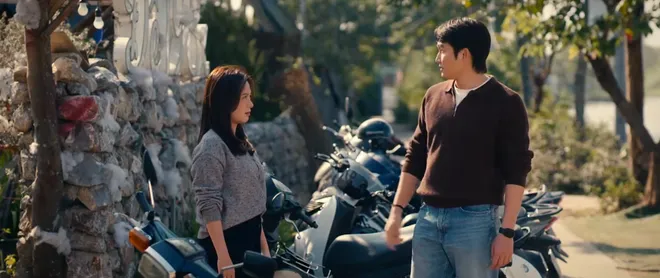 Ngược đường ngược nắng - Tập 6: Mai (Ngọc Huyền) mượn Trung (Đình Tú) làm "bình phong" cắt đuôi trai làng - Ảnh 12.