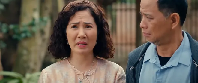 Ngược đường ngược nắng - Tập 6: Mai (Ngọc Huyền) mượn Trung (Đình Tú) làm "bình phong" cắt đuôi trai làng - Ảnh 2.