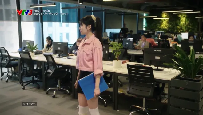 Bước ch&acirc;n v&agrave;o đời - Tập 21: Chị em Thương v&agrave; b&agrave; Dung lại l&agrave; 'oan gia ng&otilde; hẹp' - Ảnh 8.