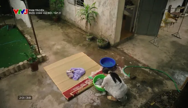 Bước ch&acirc;n v&agrave;o đời - Tập 21: Chị em Thương v&agrave; b&agrave; Dung lại l&agrave; 'oan gia ng&otilde; hẹp' - Ảnh 14.