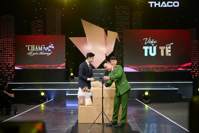 Việc tử tế th&aacute;ng 4: Khi mỗi c&uacute; &ldquo;chạm&rdquo; m&agrave;n h&igrave;nh c&oacute; thể &ldquo;bật&rdquo; l&ecirc;n y&ecirc;u thương - Ảnh 8.