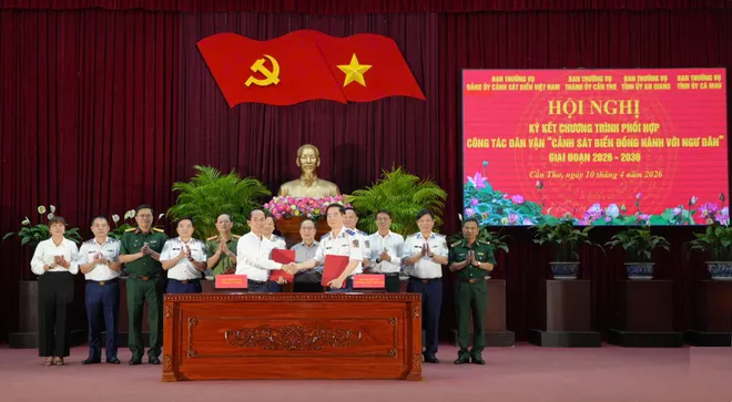 Chung tay gỡ "thẻ v&agrave;ng" IUU v&agrave; bảo vệ chủ quyền biển đảo từ đất liền - Ảnh 5.