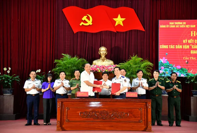 Chung tay gỡ "thẻ v&agrave;ng" IUU v&agrave; bảo vệ chủ quyền biển đảo từ đất liền - Ảnh 6.