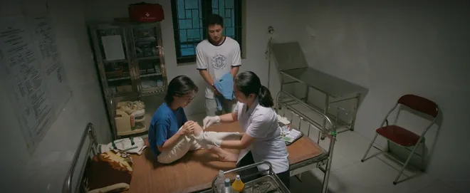Đồng hồ đếm ngược - Tập 19: Th&agrave;nh t&igrave;nh cờ cứu đ&uacute;ng anh họ nhưng thời gian sống của mẹ Th&agrave;nh bị r&uacute;t ngắn - Ảnh 8.