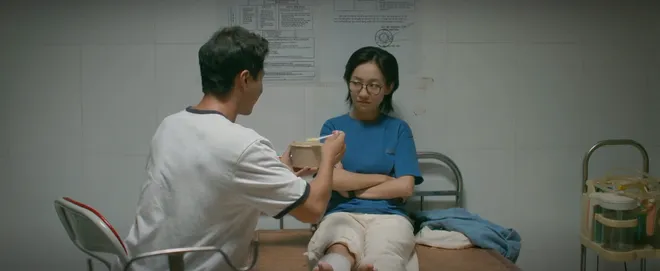 Đồng hồ đếm ngược - Tập 19: Th&agrave;nh t&igrave;nh cờ cứu đ&uacute;ng anh họ nhưng thời gian sống của mẹ Th&agrave;nh bị r&uacute;t ngắn - Ảnh 9.