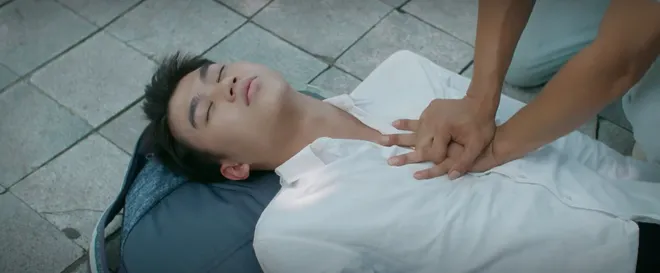 Đồng hồ đếm ngược - Tập 19: Th&agrave;nh t&igrave;nh cờ cứu đ&uacute;ng anh họ nhưng thời gian sống của mẹ Th&agrave;nh bị r&uacute;t ngắn - Ảnh 20.