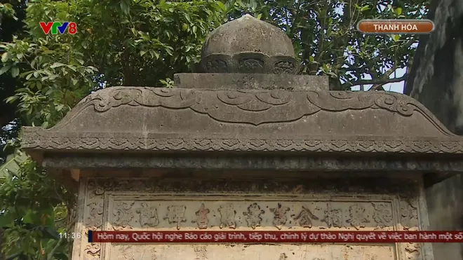 Bia cổ hơn 300 năm ở Thanh H&oacute;a th&agrave;nh tường r&agrave;o nh&agrave; d&acirc;n- Ảnh 3.