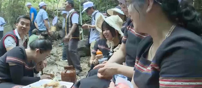 Giữ rừng bằng t&iacute;n ngưỡng- Ảnh 4.