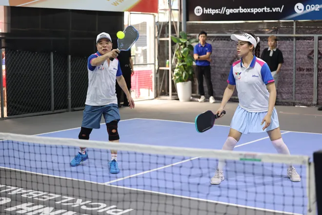 "Những người chạy sóng" VTV và phút giải lao vui vẻ cùng pickleball- Ảnh 2.