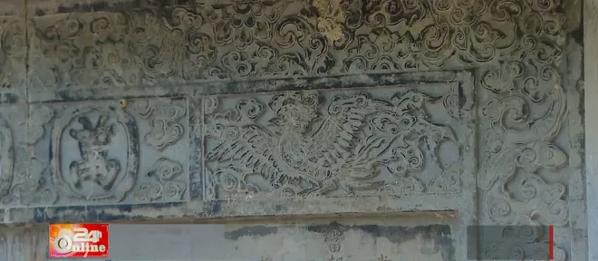 Bia cổ hơn 300 năm ở Thanh H&oacute;a th&agrave;nh tường r&agrave;o nh&agrave; d&acirc;n- Ảnh 2.