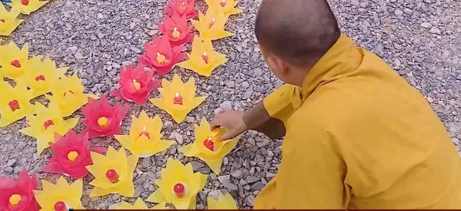 Thắp nến tri &acirc;n c&aacute;c Anh h&ugrave;ng, Liệt sĩ L&agrave;o &ndash; Việt Nam- Ảnh 3.