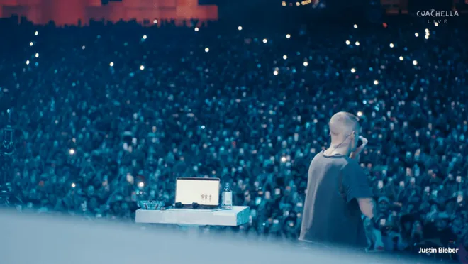 Justin Bieber bị chỉ trích vì màn trình diễn "lười biếng" tại Coachella- Ảnh 2. Justin Bieber bị chỉ trích vì màn trình diễn "lười biếng" tại Coachella- Ảnh 2.