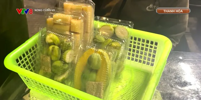 Nhức nhối sử dụng trẻ em đi b&aacute;n h&agrave;ng rong- Ảnh 1.