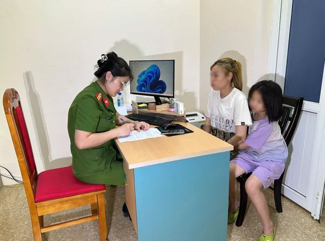 Nhức nhối sử dụng trẻ em đi b&aacute;n h&agrave;ng rong- Ảnh 4.